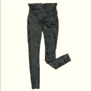 Spanx Camo Leggings Small